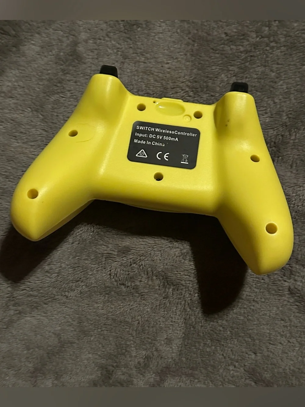 Regemoudal yellow black